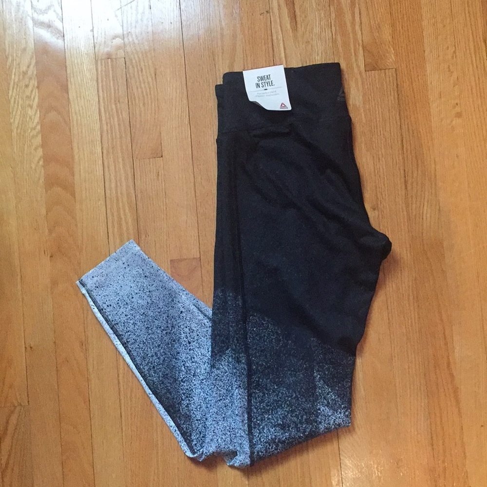 🌻2/$25🌻 Trendy Reebok workout tights